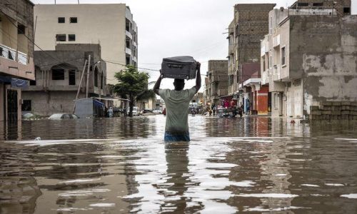 Touba : Les inondations massives forcent les habitants à abandonner leurs maisons