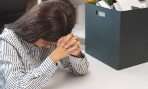 Licenciement pour arrivée trop tôt au service : quand la ponctualité coûte cher