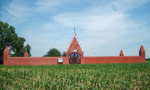 Le cimetière militaire, dédié aux tirailleurs de la Seconde Guerre mondiale profané