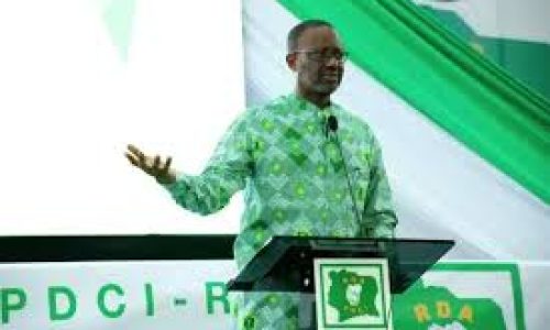 Côte d’Ivoire : Tidjane Thiam dépose sa candidature, malgré son inéligibilité contestée