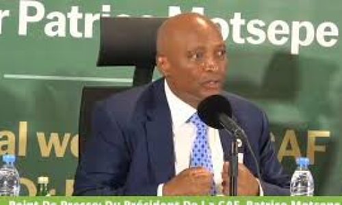 À Dakar, Patrice Motsepe s’engage pour la libération des supporters