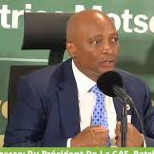 À Dakar, Patrice Motsepe s’engage pour la libération des supporters