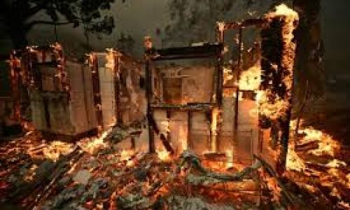 Incendies à Los Angeles : des vents violents aggravent la situation