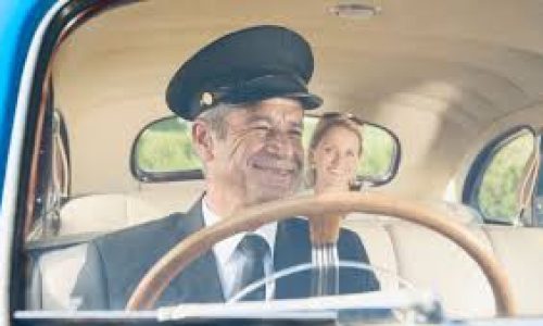 Du feu à la route : l’origine méconnue du mot « chauffeur »