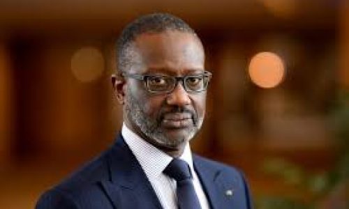 Côte d’Ivoire : un ancien conseiller de la présidence plaide pour la réintégration de Tidjane Thiam dans la course à la présidentielle