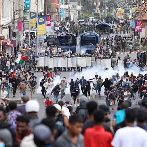 Madagascar : fonctionnaires et jeunes mobilisés contre le président Rajoelina
