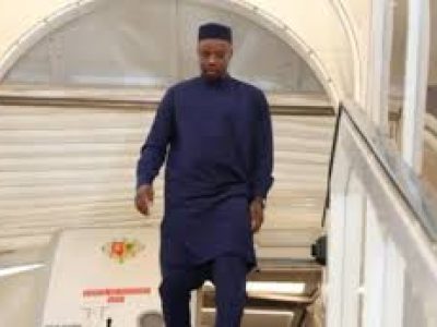Départ d’Ousmane Sonko pour Abu Dhabi : entre spéculations et démentis