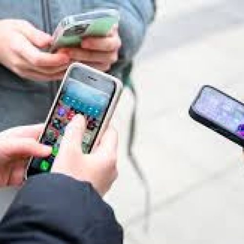 Danemark : le gouvernement veut interdire les réseaux sociaux aux moins de 15 ans