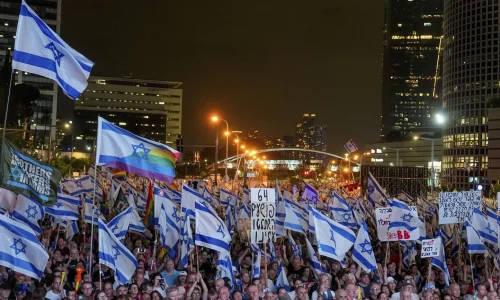 Israël : la rue réclame le respect de la date des élections